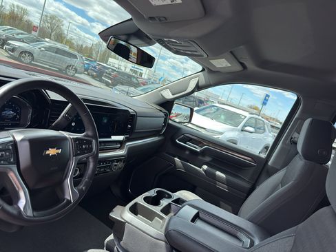 Used 2022 Chevrolet Silverado 1500 LT AWD/4WD image 26