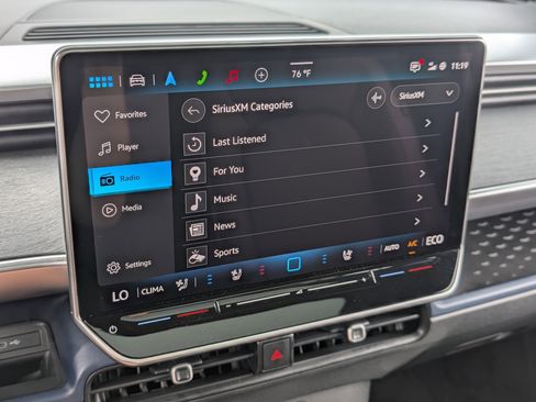 Used 2025 Volkswagen ID. Buzz Pro S Plus RWD image 29
