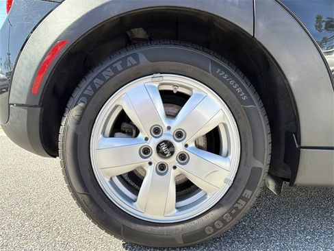 Used 2017 MINI Cooper 4-Door Hardtop image 17