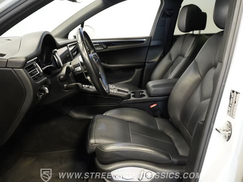 Used 2019 Porsche Macan AWD/4WD image 4