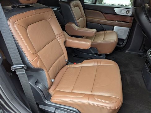 Used 2024 Lincoln Navigator Reserve image 22