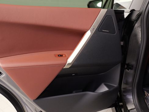 Used 2023 BMW iX xDrive50 w/ Premium Package image 34