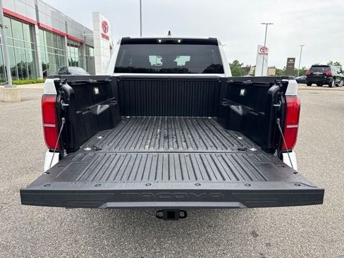 Used 2026 Toyota Tacoma SR5 AWD/4WD image 11
