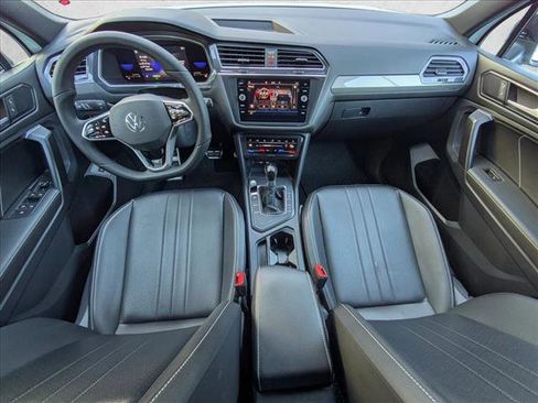 Used 2022 Volkswagen Tiguan SE R-Line image 10