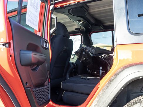 Used 2022 Jeep Wrangler Unlimited Sport image 26