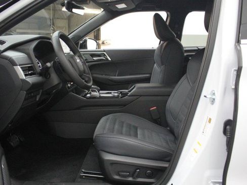 New 2026 Mitsubishi Outlander LE image 6