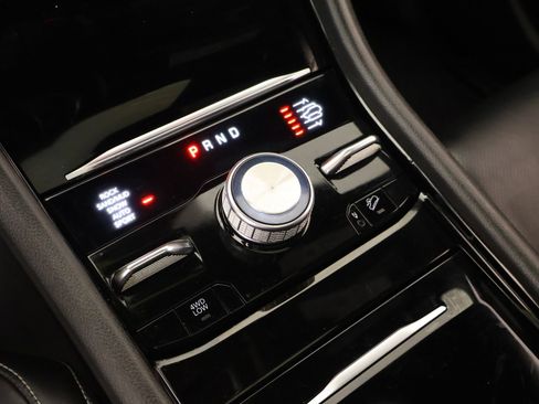 Used 2022 Jeep Grand Cherokee Overland w/ Luxury Tech Group IV AWD/4WD image 9