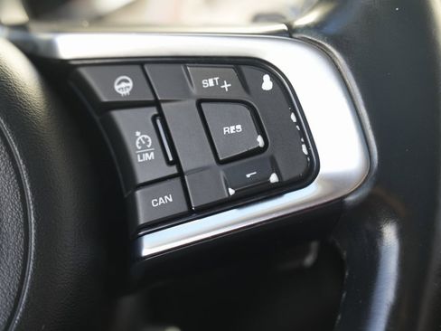 Used 2017 Jaguar F-PACE R-Sport image 47