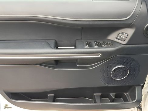 Used 2022 Ford Expedition XLT image 26