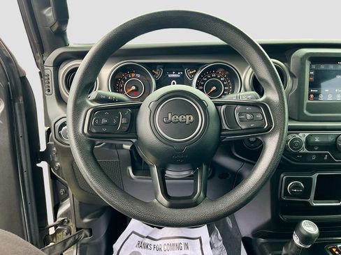 Used 2023 Jeep Gladiator Sport AWD/4WD image 11