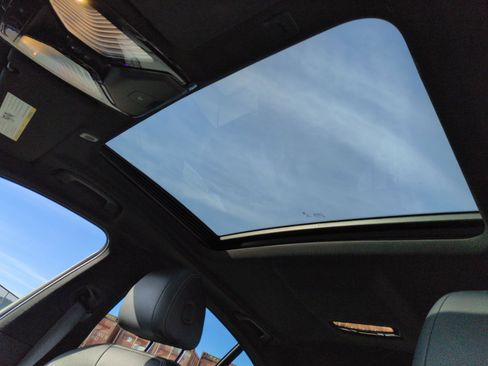 Used 2019 BMW 530e w/ Convenience Package image 28