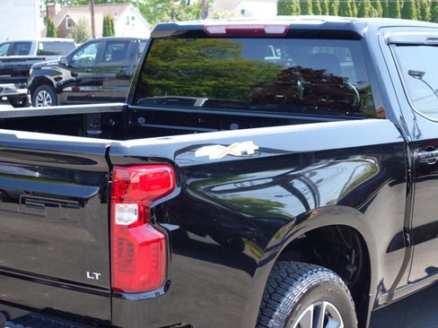 Used 2023 Chevrolet Silverado 1500 LT AWD/4WD image 12