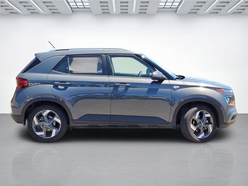 Certified 2025 Hyundai Venue SEL FWD image 11
