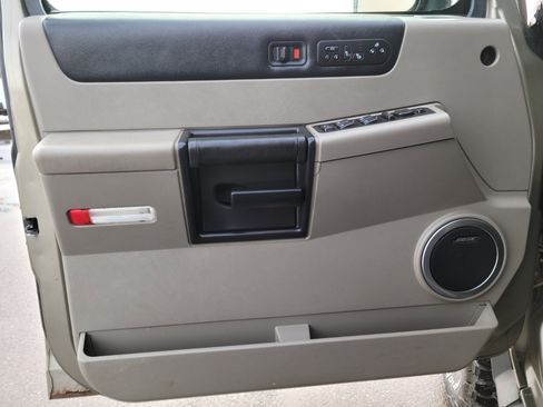 Used 2005 HUMMER H2 w/ Chrome Appearance Package image 8