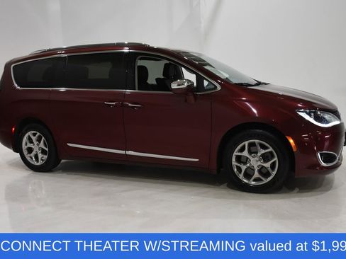Used 2019 Chrysler Pacifica Limited image 3