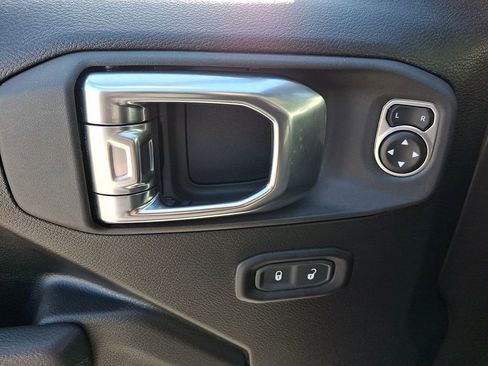 Used 2025 Jeep Wrangler Willys 4xe image 15