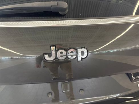 Used 2023 Jeep Grand Cherokee L Limited w/ Luxury Tech Group II RWD image 16