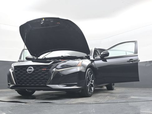 Certified 2025 Nissan Altima 2.5 SR FWD image 36