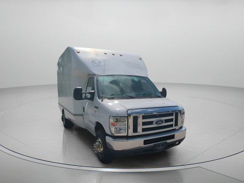 Used 2019 Ford E-350 and Econoline 350 Super Duty RWD image 4