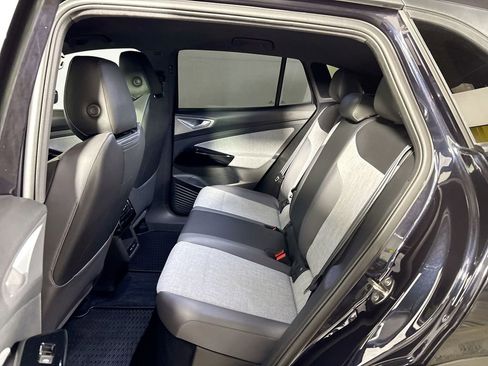 Certified 2025 Volkswagen ID.4 Pro image 21