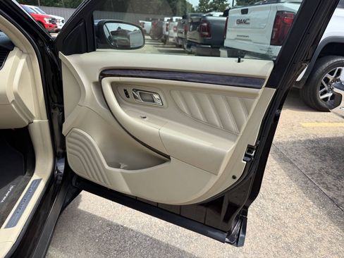 Used 2013 Ford Taurus Limited FWD image 11