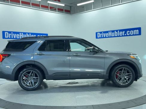 Used 2025 Ford Explorer ST-Line w/ ST-Line Street Pack AWD/4WD image 3