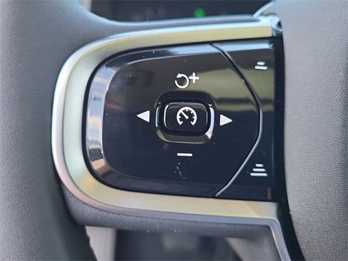 Certified 2025 Volvo XC90 B6 Ultra w/ Lounge Package image 22