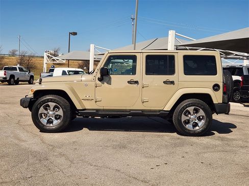 Used 2017 Jeep Wrangler Unlimited Sahara w/ Connectivity Group image 4