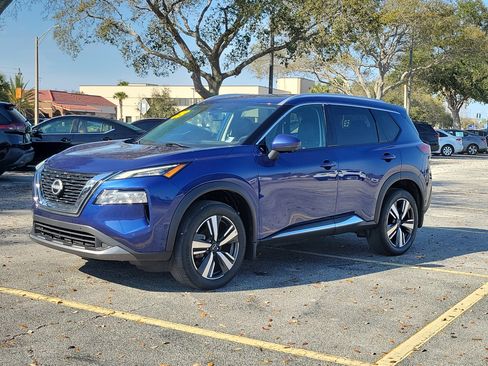 Used 2023 Nissan Rogue SL w/ SL Premium Package image 2