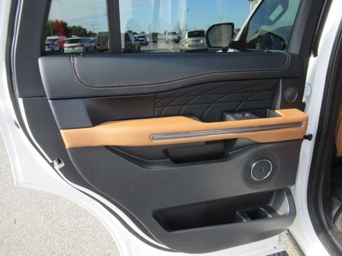 Used 2022 Ford Expedition Platinum AWD/4WD image 16
