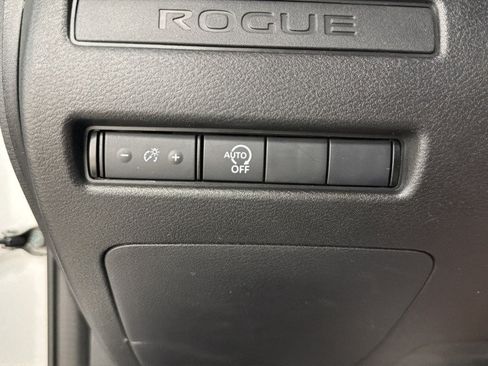Used 2024 Nissan Rogue S FWD image 19