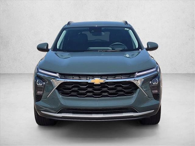 Used 2025 Chevrolet Trax LT w/ LT Convenience Package FWD image 2