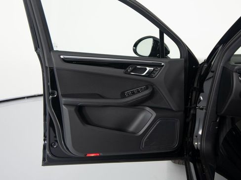 New 2026 Porsche Macan AWD/4WD image 17