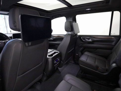 Used 2024 Chevrolet Suburban High Country w/ Advanced Technology Package image 17