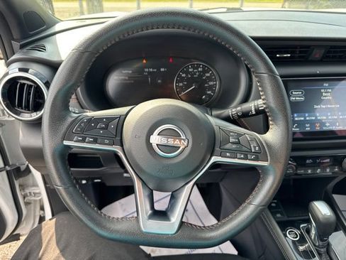 Used 2024 Nissan Kicks SR FWD image 13