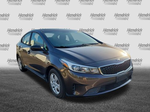 Used 2017 Kia Forte LX FWD image 2