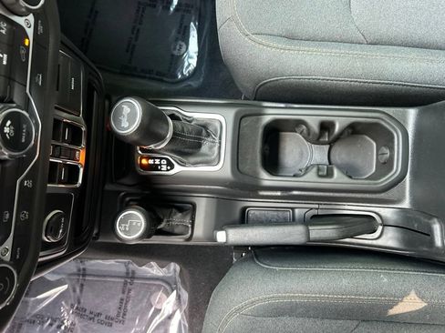 Used 2024 Jeep Wrangler Unlimited Sport AWD/4WD image 16