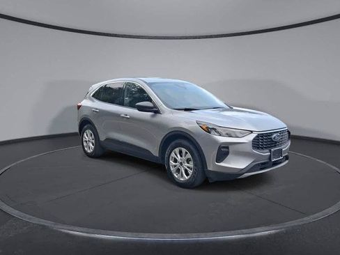 Certified 2024 Ford Escape Active FWD image 2