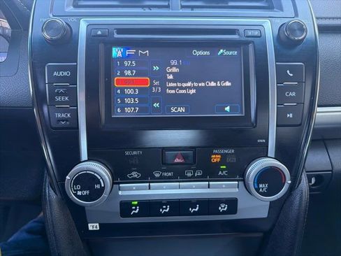 Used 2013 Toyota Camry SE image 19