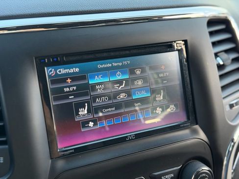 Used 2018 Jeep Grand Cherokee Limited AWD/4WD image 18