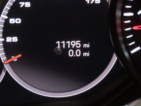 Certified 2023 Porsche Cayenne Coupe AWD/4WD image 17