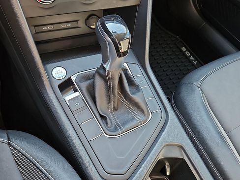 Certified 2022 Volkswagen Taos SE image 14