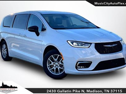 Used 2024 Chrysler Pacifica Touring-L