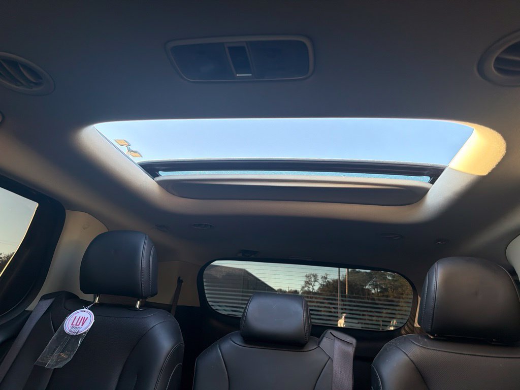 Certified 2025 Kia Carnival SX w/ SX Dark Edition Package FWD image 19