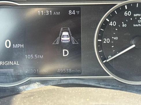 Used 2024 Nissan Versa SR FWD image 18