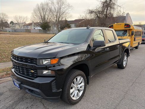 Used 2021 Chevrolet Silverado 1500 Custom image 3
