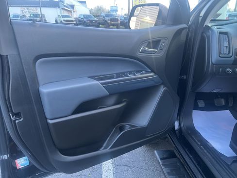 Used 2022 Chevrolet Colorado Z71 w/ Z71 Midnight Edition image 25