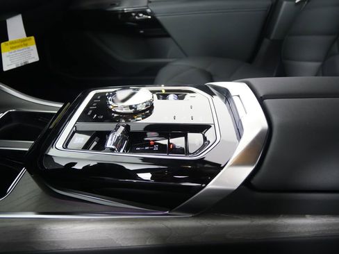 Used 2026 BMW 740i image 23