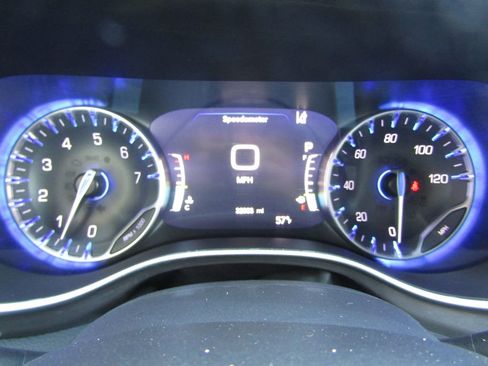 Used 2025 Chrysler Pacifica Select FWD image 26