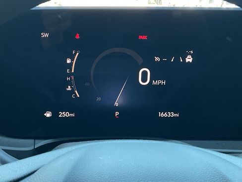 Used 2025 Buick Envista Preferred image 23